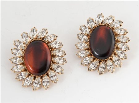 GUCCI Orecchini a clip in metallo dorato centrati da pietra vitrea ad...