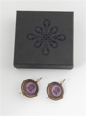 EXTASIA Orecchini in stile vittoriano con vetro intagliato a cammeo viola....