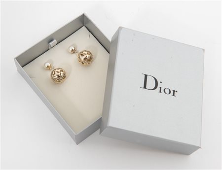 CHRISTIAN DIOR Orecchini Tribal composti ciascuno da piccola perla e sfera in...