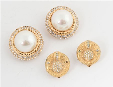 HENKEL GROSSE Lotto composto da due paia di orecchini a clip in metallo...