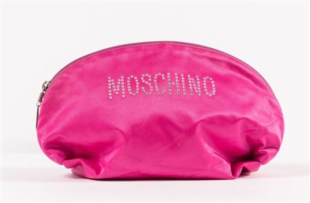 MOSCHINO for Redwall Trousse in seta fucsia con dettaglio del logo realizzato...
