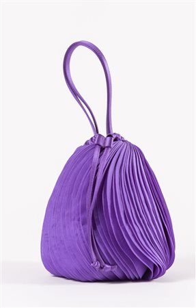 VALENTINO GARAVANI Borsa a mano in organza di seta viola. Cm 20,5x14x10....