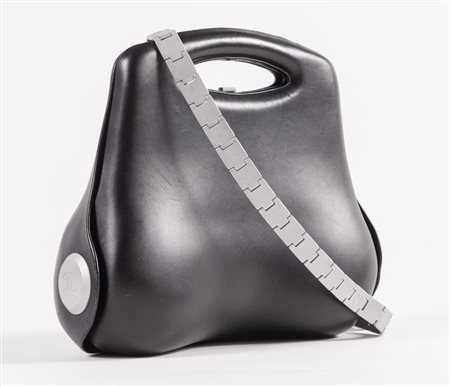 CHANEL Borsa rigida modello Millennium 2005 in pelle nera con rifiniture in...