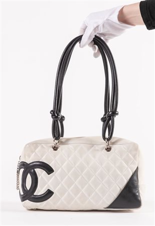 CHANEL Borsa da spalla modello Large Rectangle in pelle trapuntata bianca con...