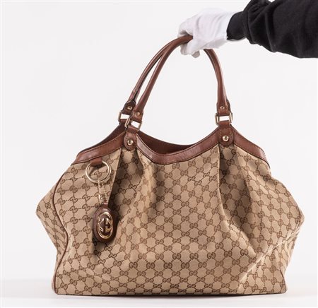 GUCCI Borsa da spalla modello Sukey in tela monogram con rifiniture in pelle...
