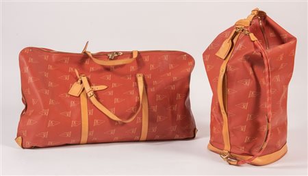 LOUIS VUITTON CUP Lotto composto da due borsoni in tela rossa stampata con...