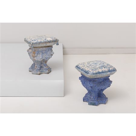 MANIFATTURA CALATINA INIZI XIX SECOLO, Coppia di sgabelli