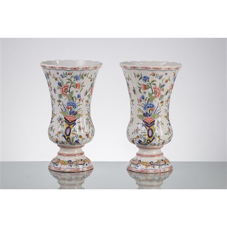 MANIF. DI DELFT DELLA FINE DEL XVIII SECOLO, Coppia di vasi