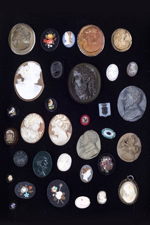 LOTTO DI TRENTATRE' GIOIELLI