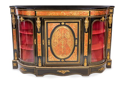  
Credenza in legno ebanizzato con finiture ornamentali in bronzo dorato, XIX secolo 
 cm 112x174,5x41,5