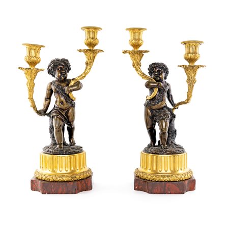  
Coppia di doppieri in bronzo dorato e brunito, fine del XVIII secolo 
 altezza cm 42