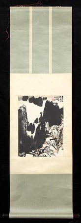 DIPINTO CON PAESAGGIO A INCHIOSTRO E COLORE TENUE SU CARTA
Cina, XX secolo