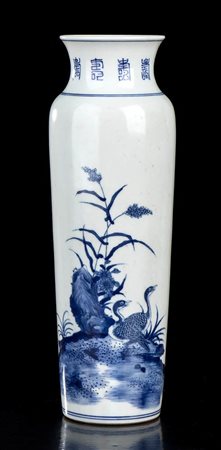 VASO A BALAUSTRO IN PORCELLANA 'BIANCO E BLU'
Cina, XX secolo