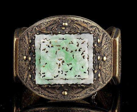 BRACCIALE IN METALLO LAVORATO A FILIGRANA CON INSERTO IN GIADEITE
Cina, XX secolo
