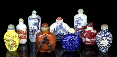 NOVE SNUFF BOTTLES IN MATERIALI DIVERSI
Cina, XX secolo