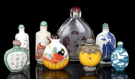 OTTO SNUFF BOTTLES IN MATERIALI DIVERSI
Cina, XX secolo