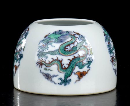 LAVAPENNELLI IN PORCELLANA DOUCAI
Cina, XX secolo