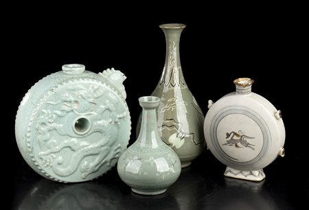 QUATTRO VASI IN CERAMICA INVETRIATA  
Corea, XX secolo