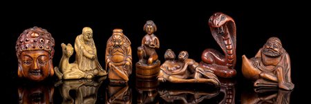 SETTE PICCOLE SCULTURE IN LEGNO E UNA IN PIETRA
Cina, XX secolo