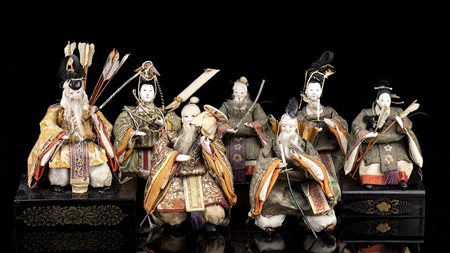 SETTE BAMBOLE IN LEGNO E SETA
Giappone, prima metà del XX secolo