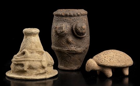 TRE OGGETTI IN TERRACOTTA
Africa