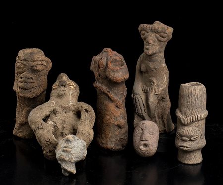 SETTE OGGETTI IN TERRACOTTA
Africa