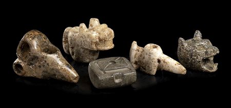 CINQUE OGGETTI IN PIETRA
stile precolombiano