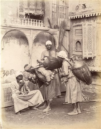 Félix Bonfils (1831-1885)  - Vendeurs d'eau fraiche dans les rues du Caire, 1880s