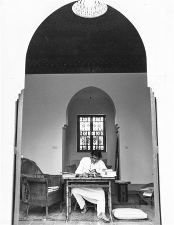 Pierre Boulat (1924-1998)  - Yves Saint Laurent dans sa propriété de Marrakech au Maroc, 1976