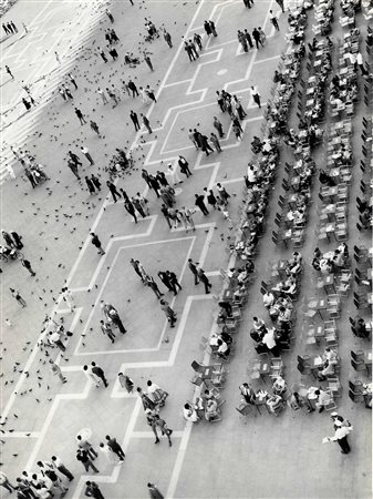 Fulvio Roiter (1926 - 2016) PIAZZA SAN MARCO gelatina ai sali d'argento, cm...