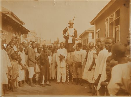  AUTORE NON IDENTIFICATO  - Mascherata, primi anni del '900.
Stampa alla gelatina sali d'argento.