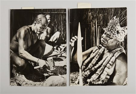  AUTORE NON IDENTIFICATO  - Il Fabbricatore di zagaglie presso la casa reale Zulu.
Stampe alla gelatina sali d'argento.
Anni '59.