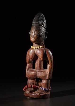  Yoruba -Nigeria  - Ibeji singolo.
Legno duro a patina rossastra, perline, metallo e pigmenti.
Segni d'uso.