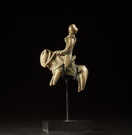  Kotoko - Chad - Scultura equestre o Putchu Guinadji.
Lega metallica.
Segni d'uso.
Con base moderna.
.