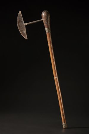  Zulu - Sudafrica  - Ascia e insegna di rango.
Legno, ferro.
Difetti e segni d'uso.