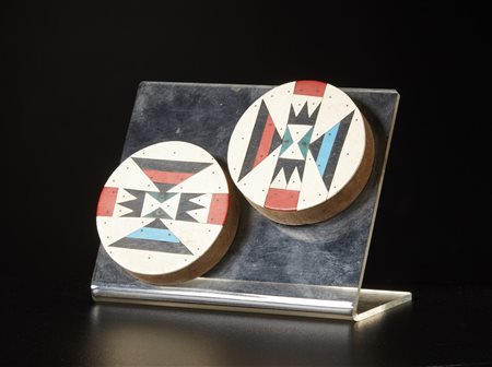  Zulu - Sudafrica  - Coppia di orecchini.
Legno e bachelite.
Con base.