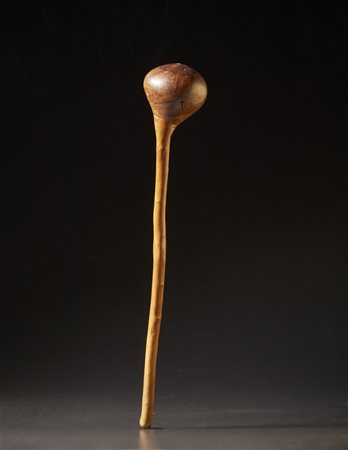  Masai - Kenya  - Mazza.
Legno duro a patina naturale.
Segni d'uso.