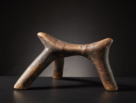  Rendille/Turkana - Kenya  - Poggiatesta.
Legno.
Segni d'uso.