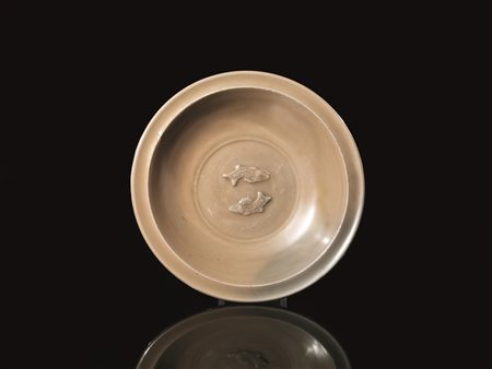 Coppa, Cina probabilmente di epoca Yuan (1260-1368), in porcellana céladon...