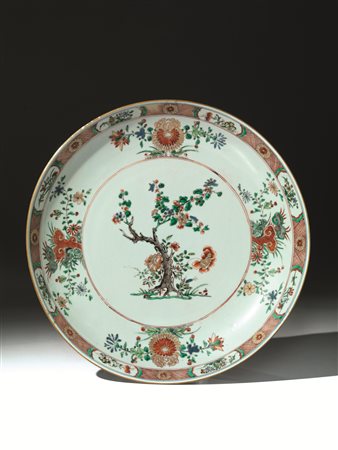 Piatto, Cina sec. XVIII, epoca Yongzheng (1723-1735), in porcellana della...