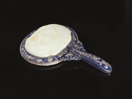 Placca, Cina sec. XIX-XX, in giada montata sul retro di uno specchio in...