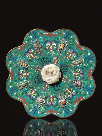 Grande contenitore, Cina sec. XVIII-XIX, in metallo cloisonné, dalla forma...