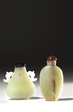 Due snuff bottles, Cina sec. XIX-XX, in giada verde pallido, una dalla dorma...