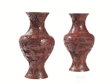 Coppia di vasi, Cina sec. XIX-XX, in lacca rossa dalla forma bombata e il...