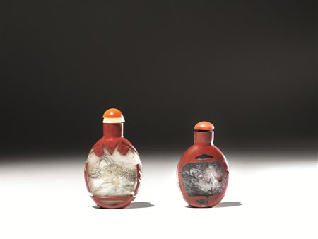 Due snuff bottles, Cina sec. XIX-XX, in vetro dipinto dall&rsquo;interno e...