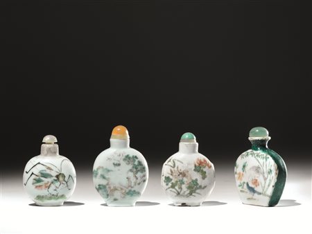 Quattro snuff bottles Cina sec. XIX -XX, in porcellana policroma decorate con...