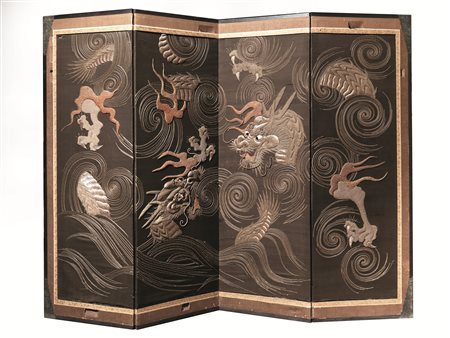 Paravento, Cina sec. XIX-XX, a quattro ante in tessuto riportato su pannelli...