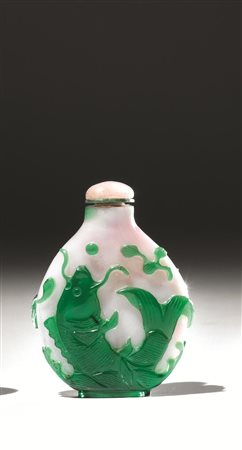 Snuff bottle, Cina sec. XIX-XX, in vetro a doppio strato, dalla forma a...