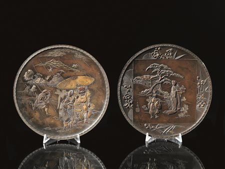 Due piatti, Giappone sec. XIX-XX, in bronzo smaltato, decorati un, con...