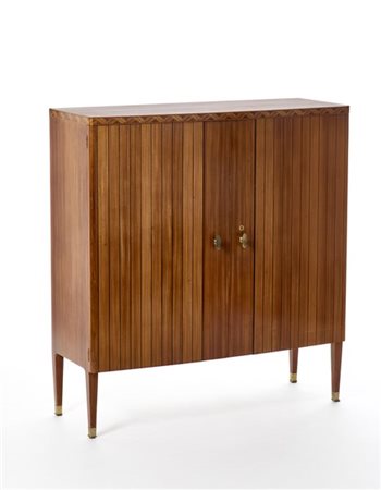 Paolo Buffa Armadio attrezzato con fronte a fasce verticali filettate ai bordi e